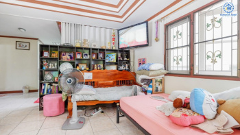 *****บ้านเดี่ยวมือสองย่านนนทบุรี ม.ซอยกรุงเทพ-นนท์7 แยก 12 เนื้อที่กว้าง 65 ตร.ว. ฟังก์ชัน 4 ห้องนอน 2 ห้องน้ำ ที่จอดรถ 1 คัน สภาพสวย พร้อมเข้าอยู่ บนทำเลเดินทางสะดวกสบาย ใกล้รถไฟฟ้าสายสีม่วง "สถานีแยกติวานนท์" และทางด่วน "ศรีรัช"